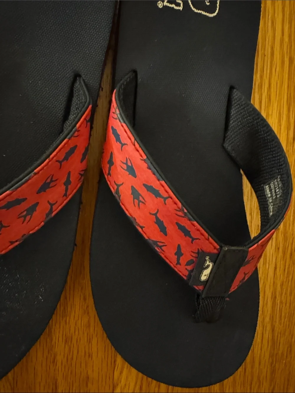 Vineyard Vines Kids Navy & Red Whale-Print Flip Flops